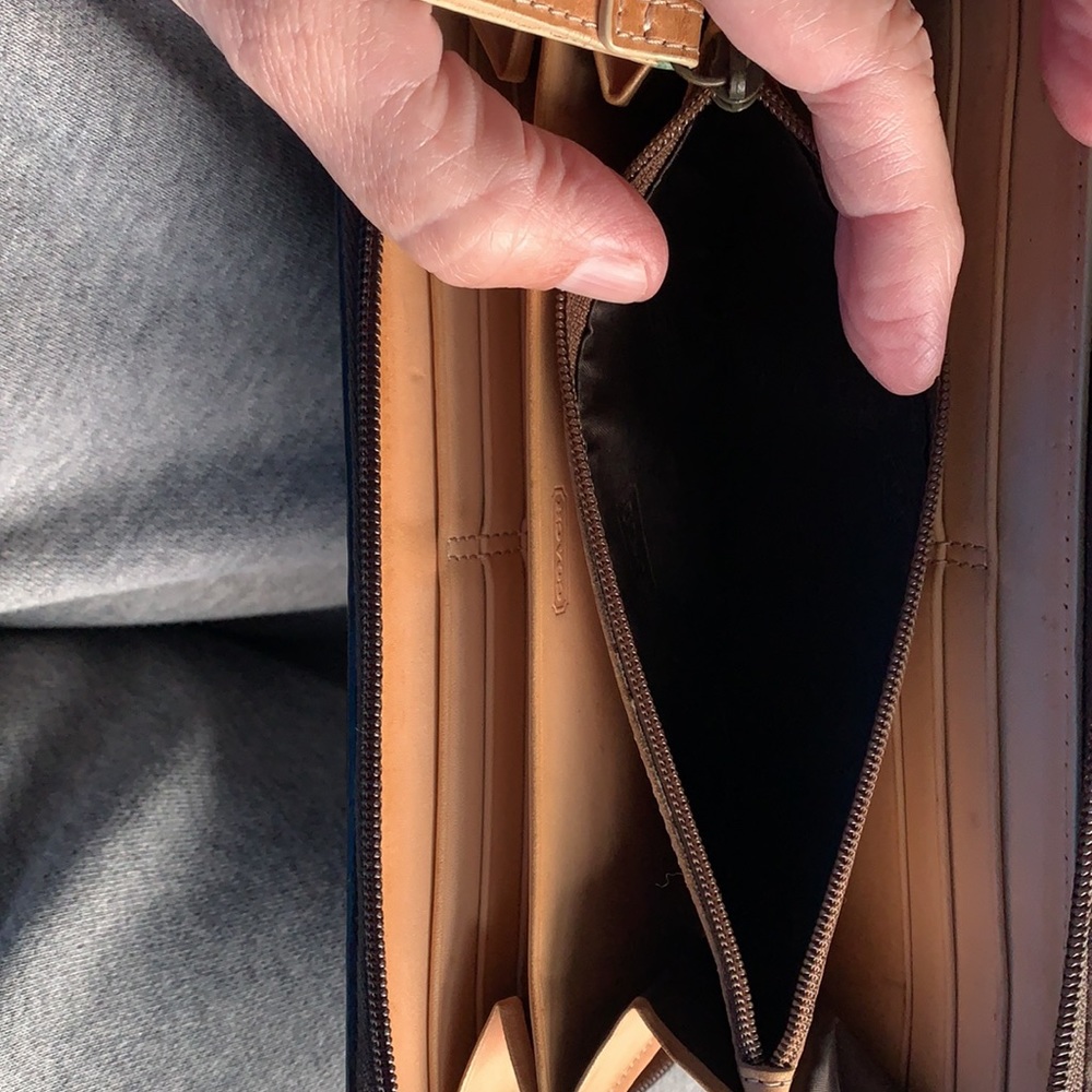COACH ZIP AROUND WALLET - Picture 6 of 8